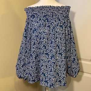 Shoulder off blue shirt